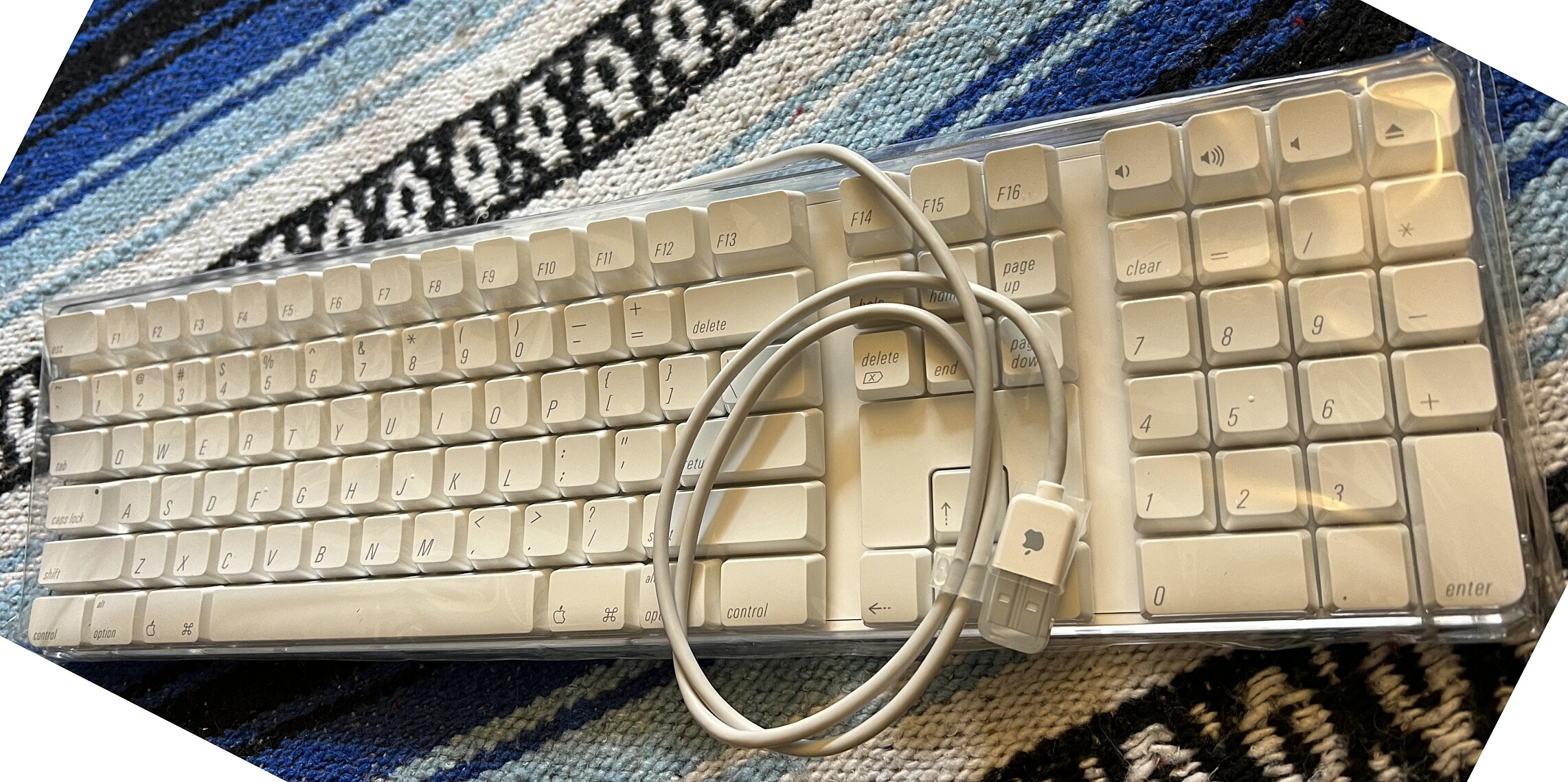Apple-Pro-Keyboard-A1048-1