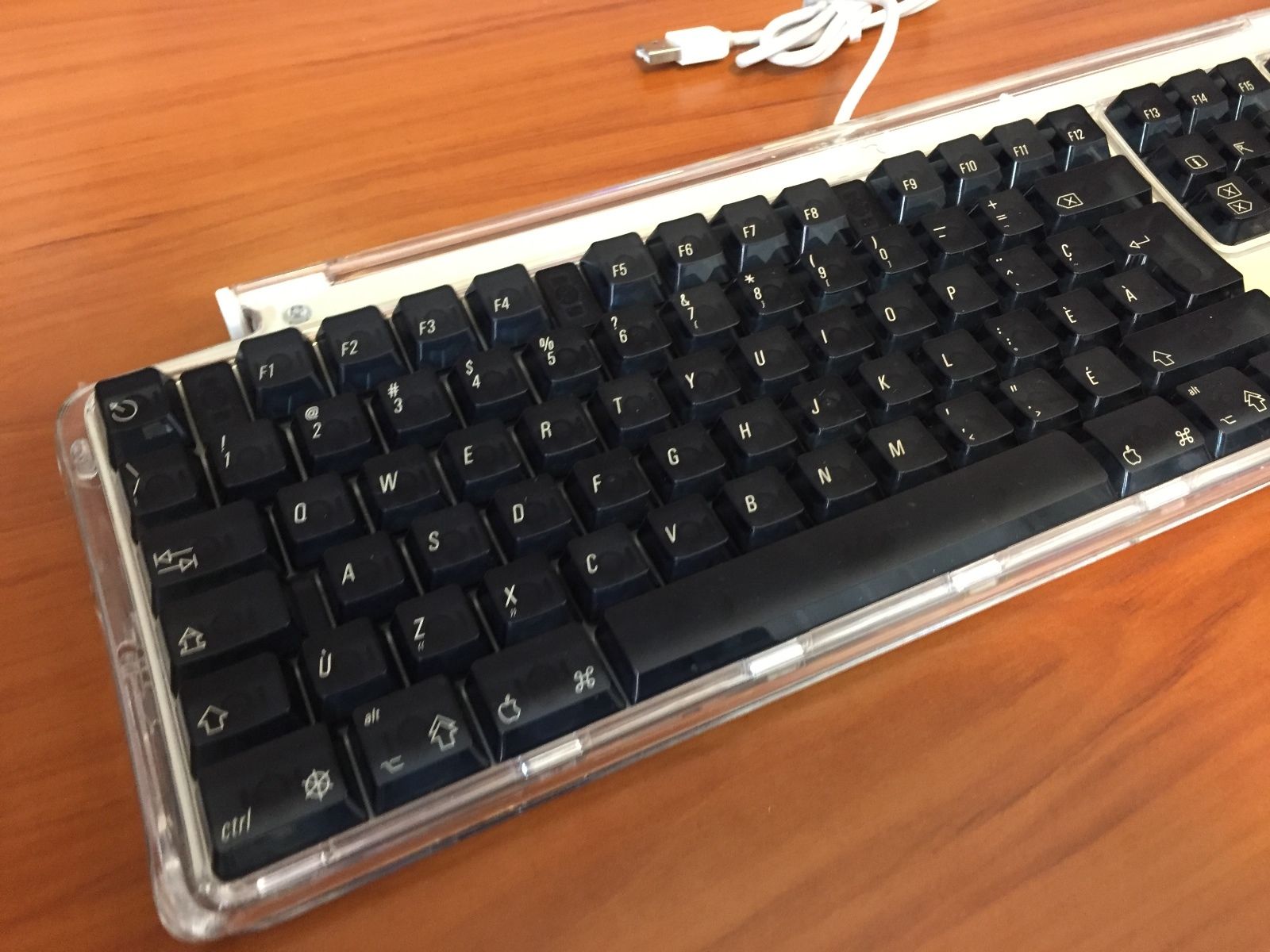 Apple-Pro-Keyboard-M7803-2