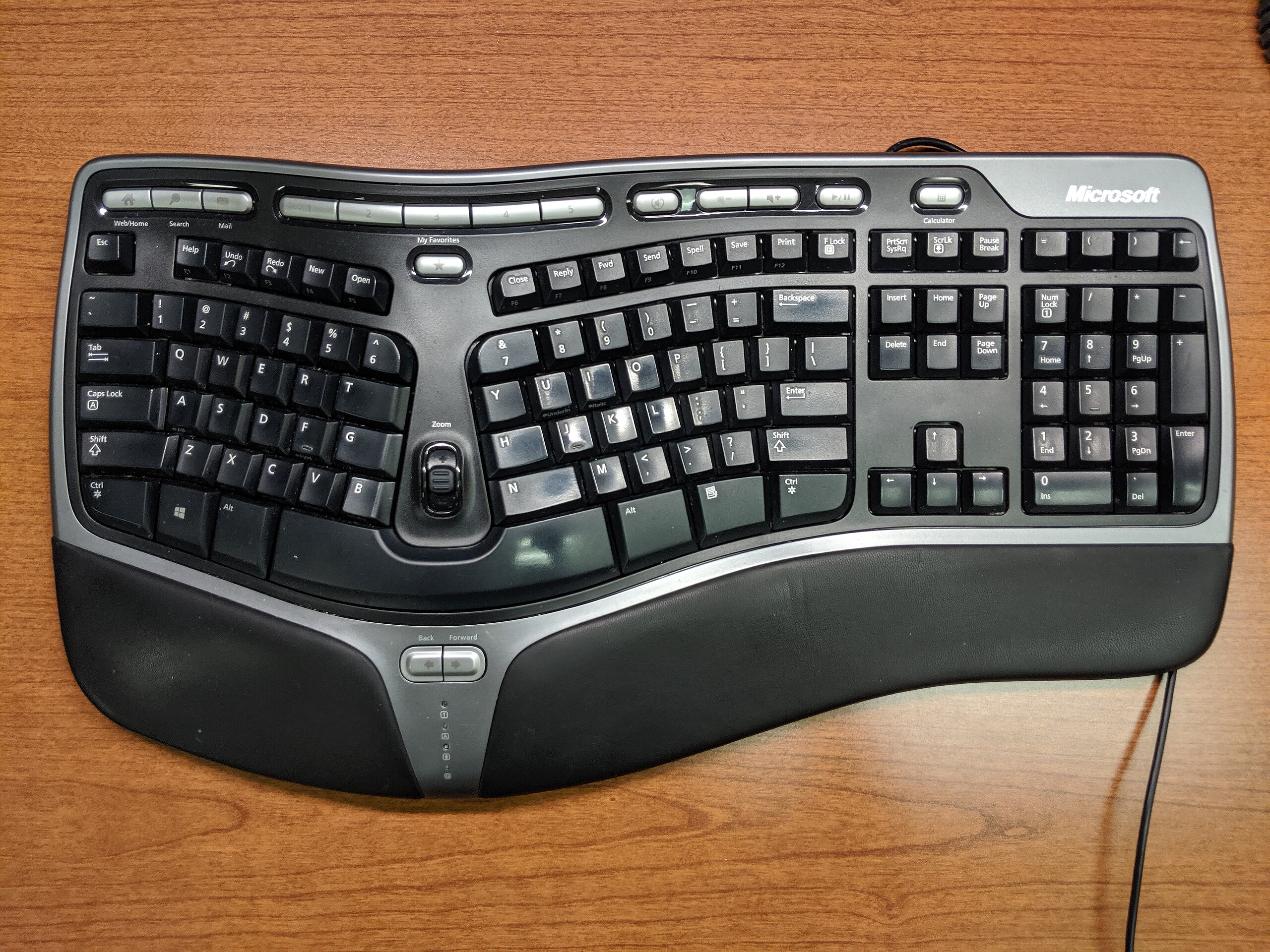 Microsoft_Natural_Ergonomic_Keyboard_4000