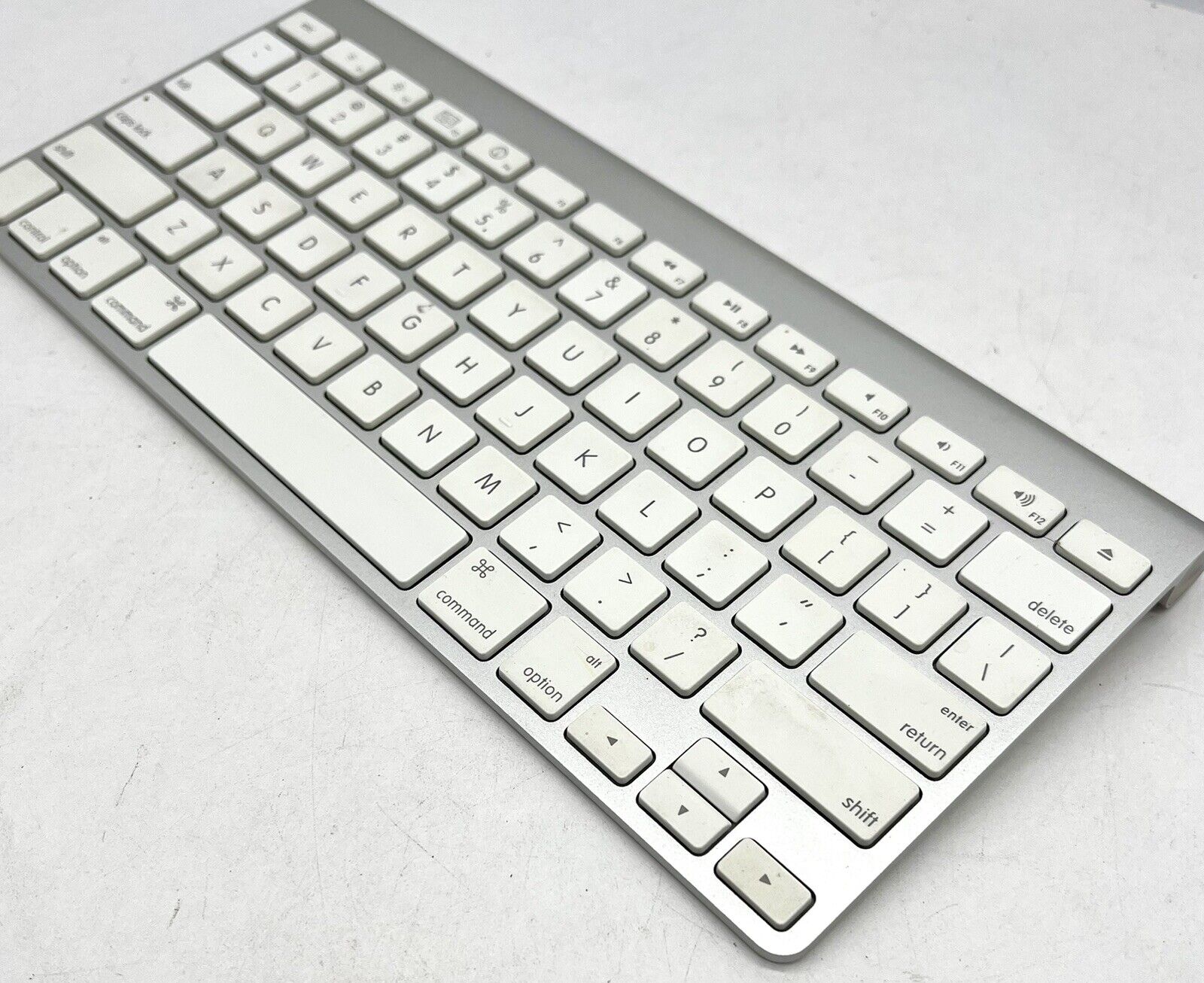 apple-wireless-keyboard-a1255-1